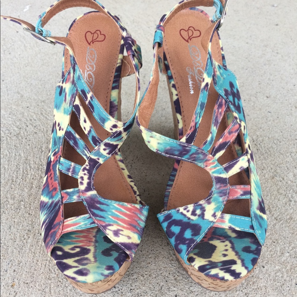 Cute asymmetrical wedges in EUC!